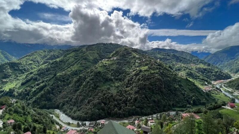 Rize Çamlıhemşin Fırtına Vadisi Manzaralı Suit Oda 302