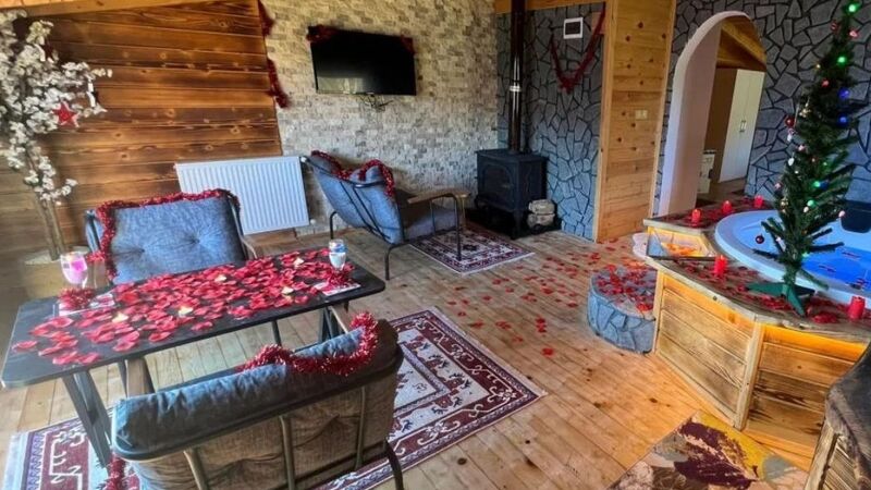 Fırtına Deresi Manzaralı Jakuzili Kuzineli Bungalov 403